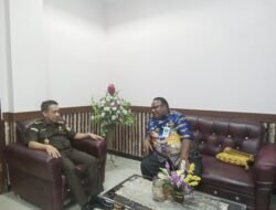 John NR Gobai bertemu Aspidum Kejati Papua diskusi Kolaborasi Rumah RJ dengan Peradilan adat